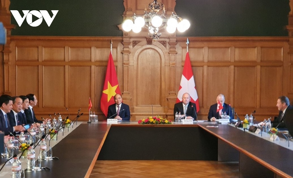 Vietnamese President Nguyen Xuan Phuc (L) at a meeting with President of the Swiss National Council Andreas Aebi