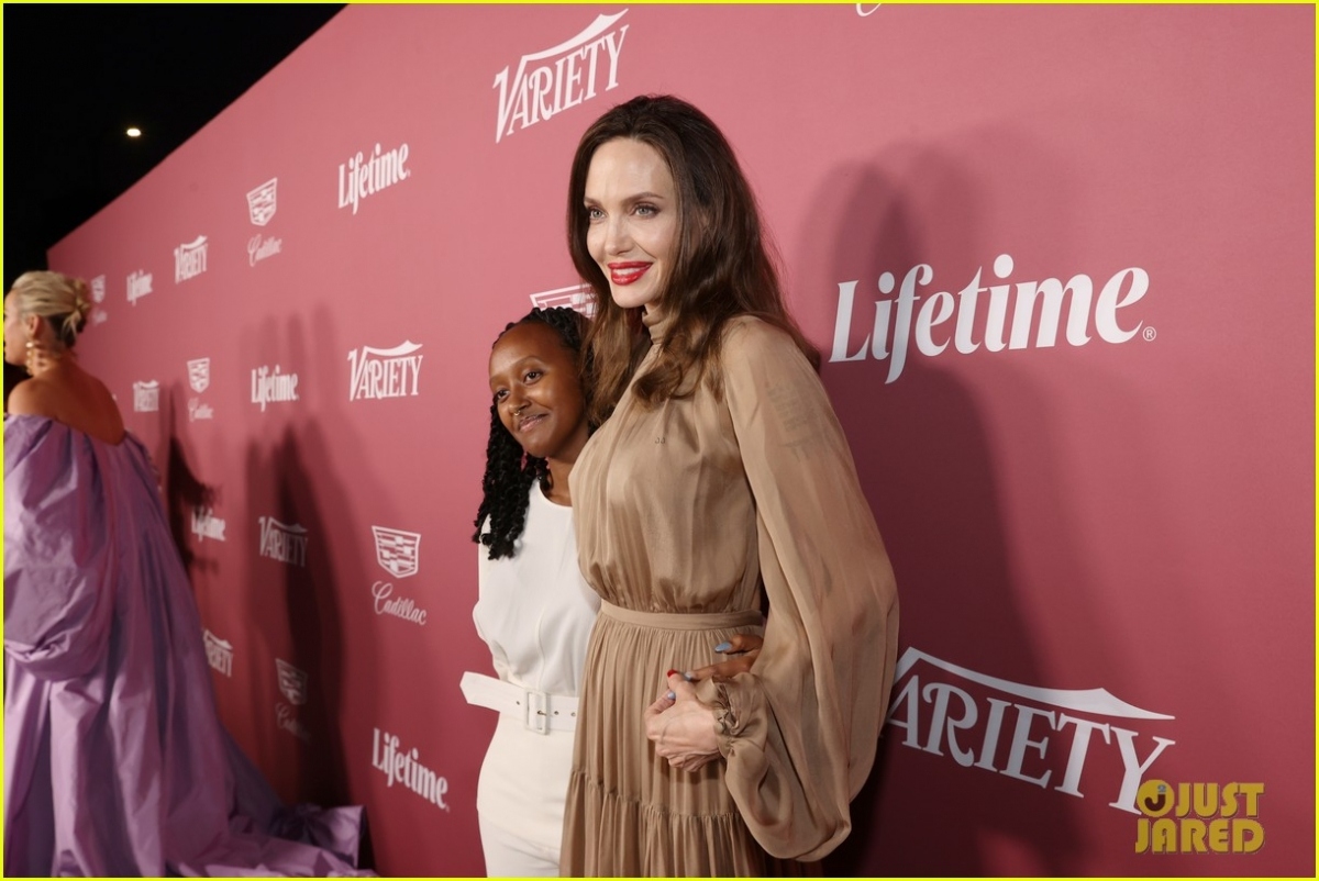 angelina jolie lộ bàn tay gân guốc, tái xuất gầy gò trên phố hình ảnh 7 angelina jolie lo ban tay gan guoc, tai xuat gay go tren pho hinh anh 7
