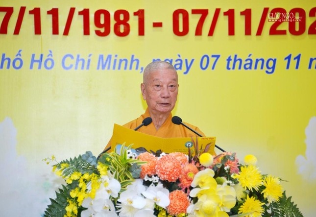 Trưởng lão Hòa thượng Thích Trí Quảng đọc Thông điệp nhân Đại lễ Kỷ niệm 40 năm thành lập GHPGVN của Ban Thường trực Hội đồng Chứng minh GHPGVN tại điểm cầu TP.HCM.