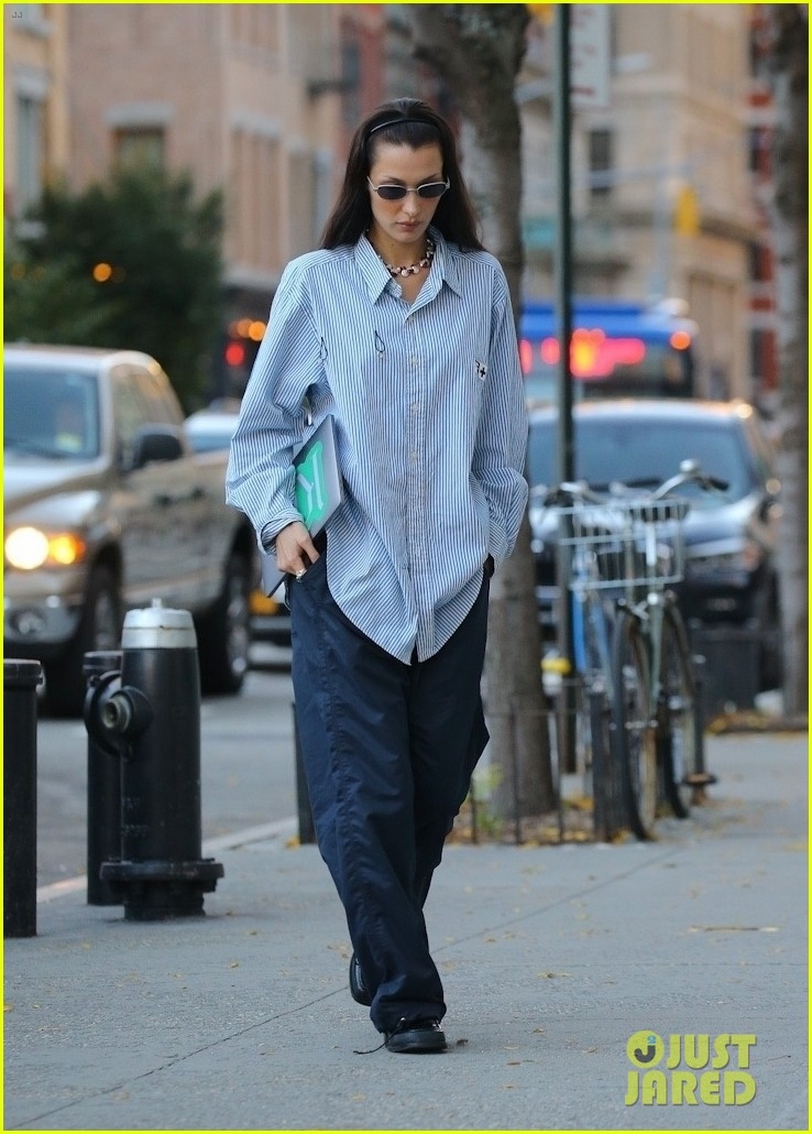 bella hadid dien mot qua kho sang chanh ra pho hinh anh 1