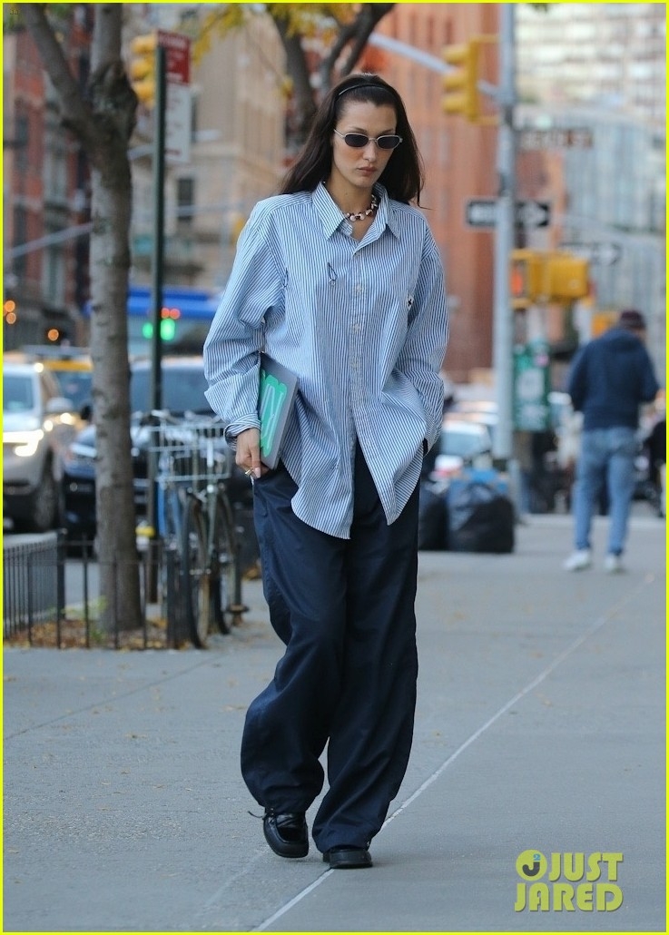 bella hadid dien mot qua kho sang chanh ra pho hinh anh 3