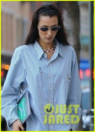 bella hadid dien mot qua kho sang chanh ra pho hinh anh 4