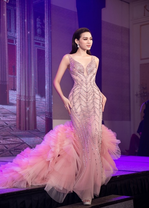 Do Long is also the designer of two evening gowns that the Vietnamese representative will wear during the final night of Miss World 2021.