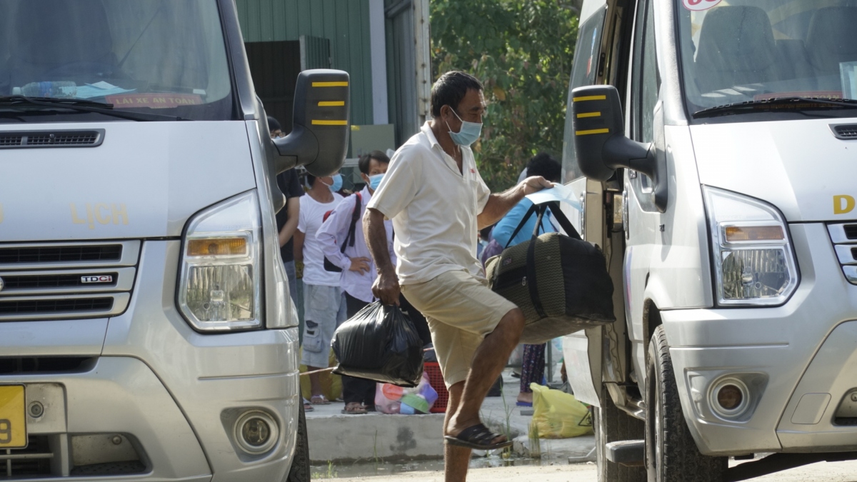 Bệnh nhân ở Châu Thành, tỉnh Kiên Giang xuất viện. Ảnh: Xuân Bình