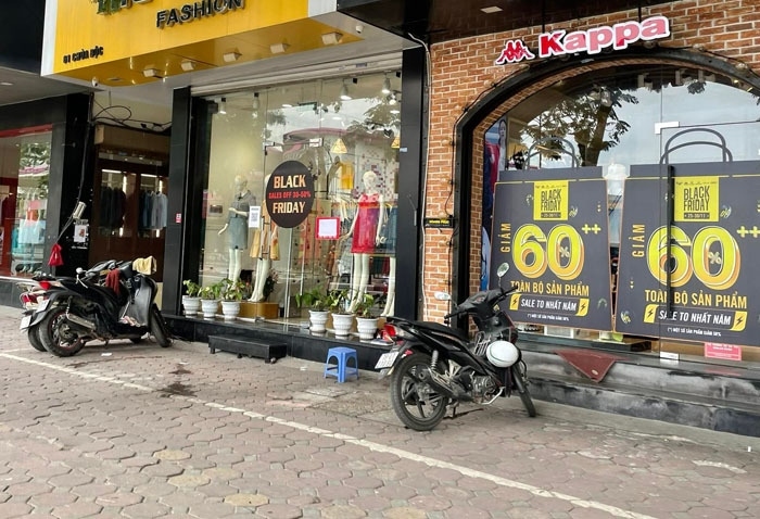 hanoi fashion outlets remain quiet despite black friday super sale picture 4