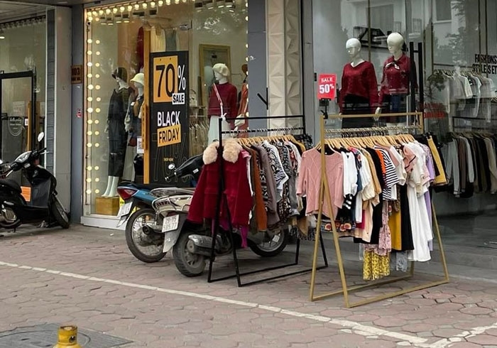hanoi fashion outlets remain quiet despite black friday super sale picture 8