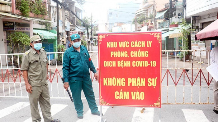 bac ninh dung hoat dong nhieu dich vu, yeu cau nguoi dan khong ra ngoai sau 21h hinh anh 1