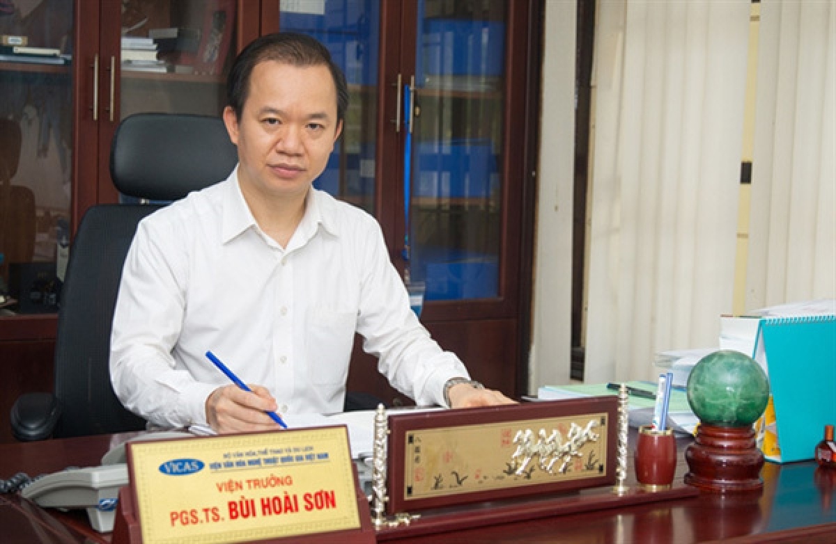 Phó Giáo sư, Tiến sỹ Bùi Hoài Sơn, Ủy viên Thường trực Ủy ban Văn hoá, Giáo dục của Quốc hội.