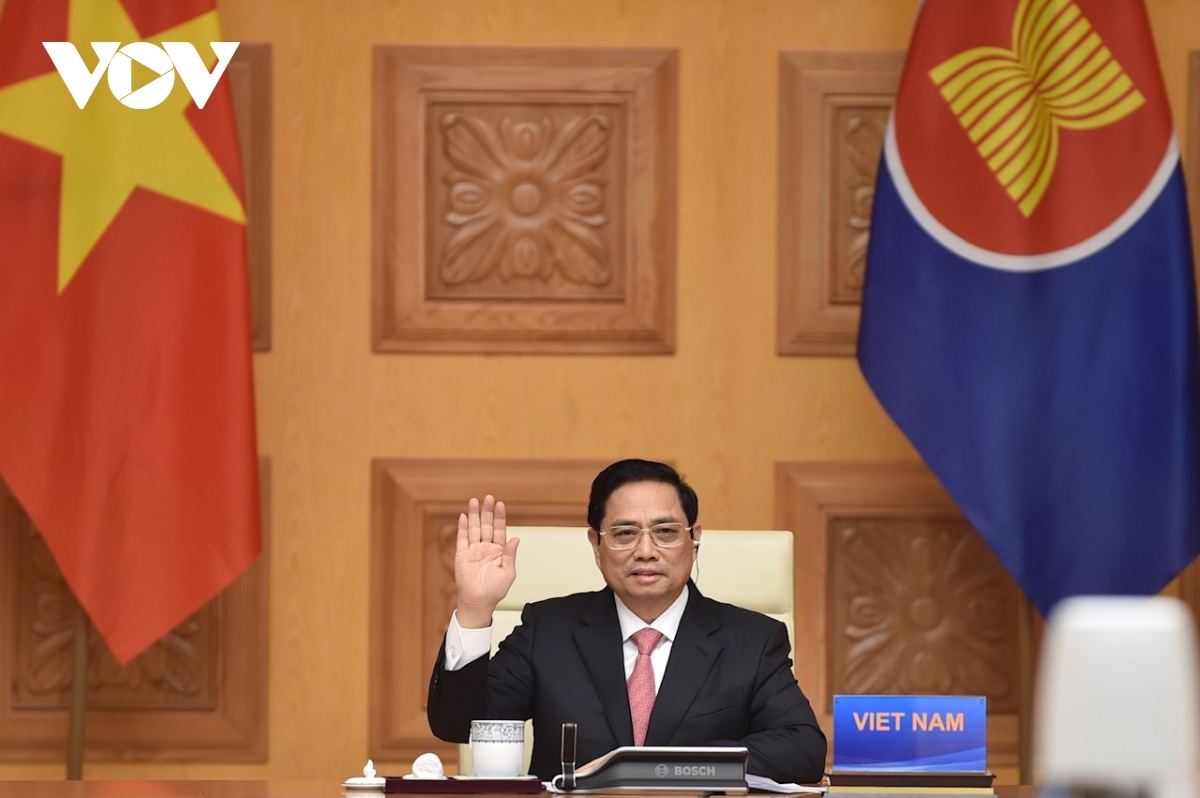 vietnam continues to foster asean-china strategic partnership, pm chinh says picture 1