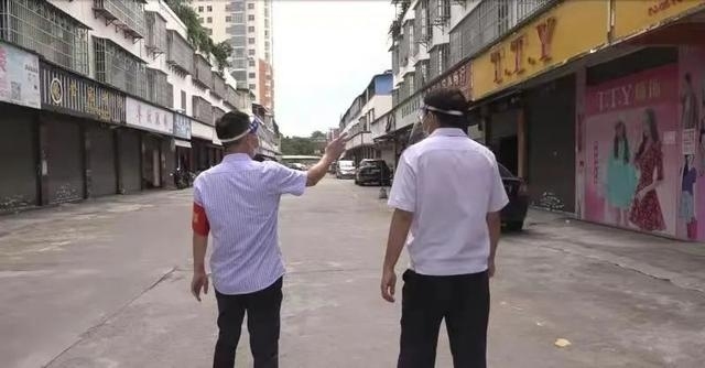 Các dãy hàng bị đóng cửa nhiều ngày ở Thụy Lệ. Ảnh: Mạng Hoàn cầu.