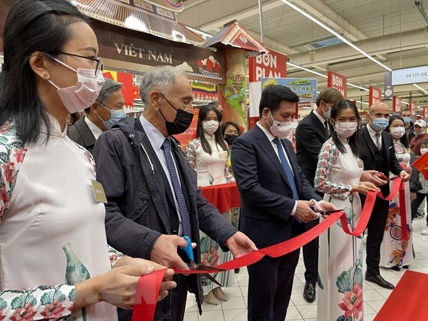 The Vietnamese consumer goods week kicks off at the Carrefour supermarket in Collégien city of France on November 4.