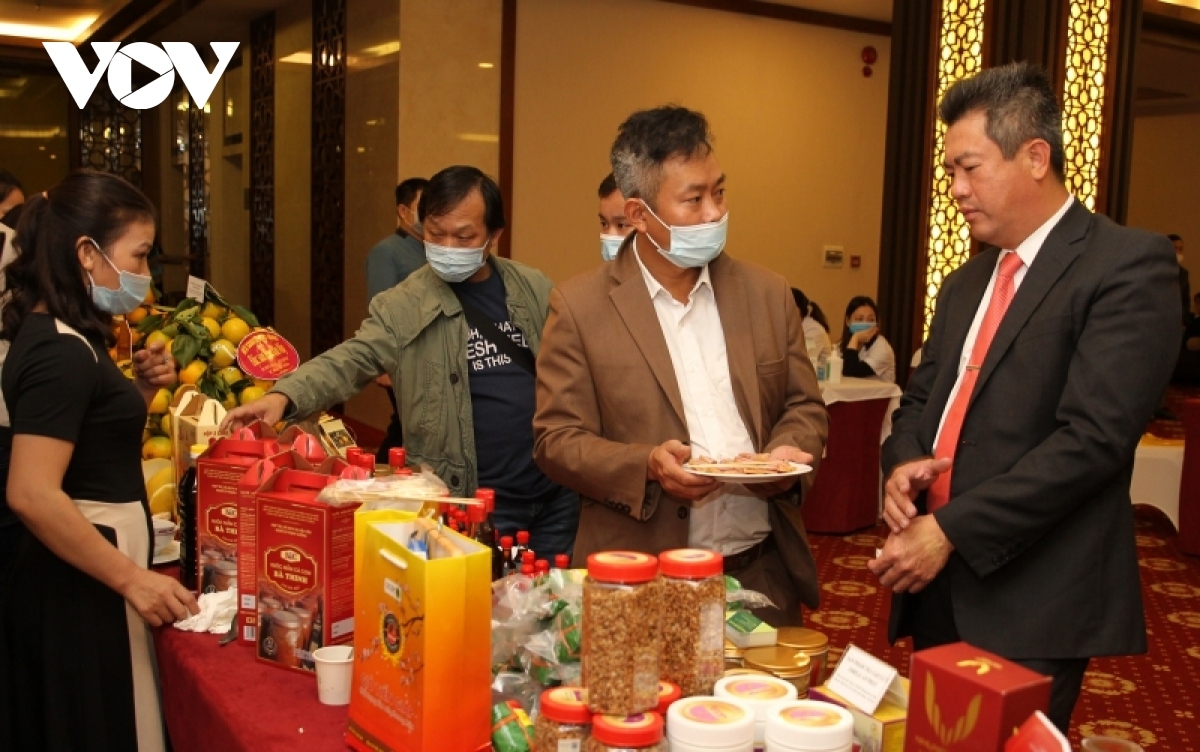 Lao Cai introduces its specialties at the virtual conference held on November 19.