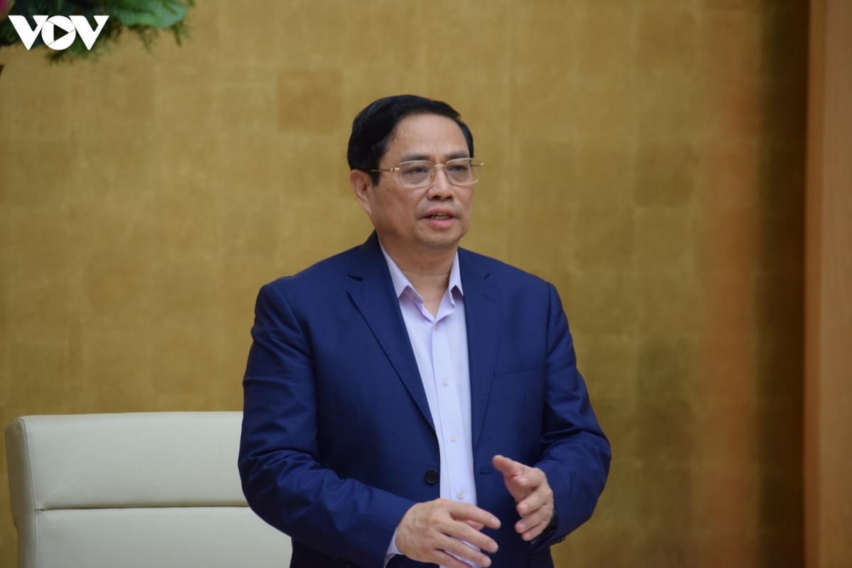 Prime Minister Pham Minh Chinh requests localities to speed up vaccinations for adults.