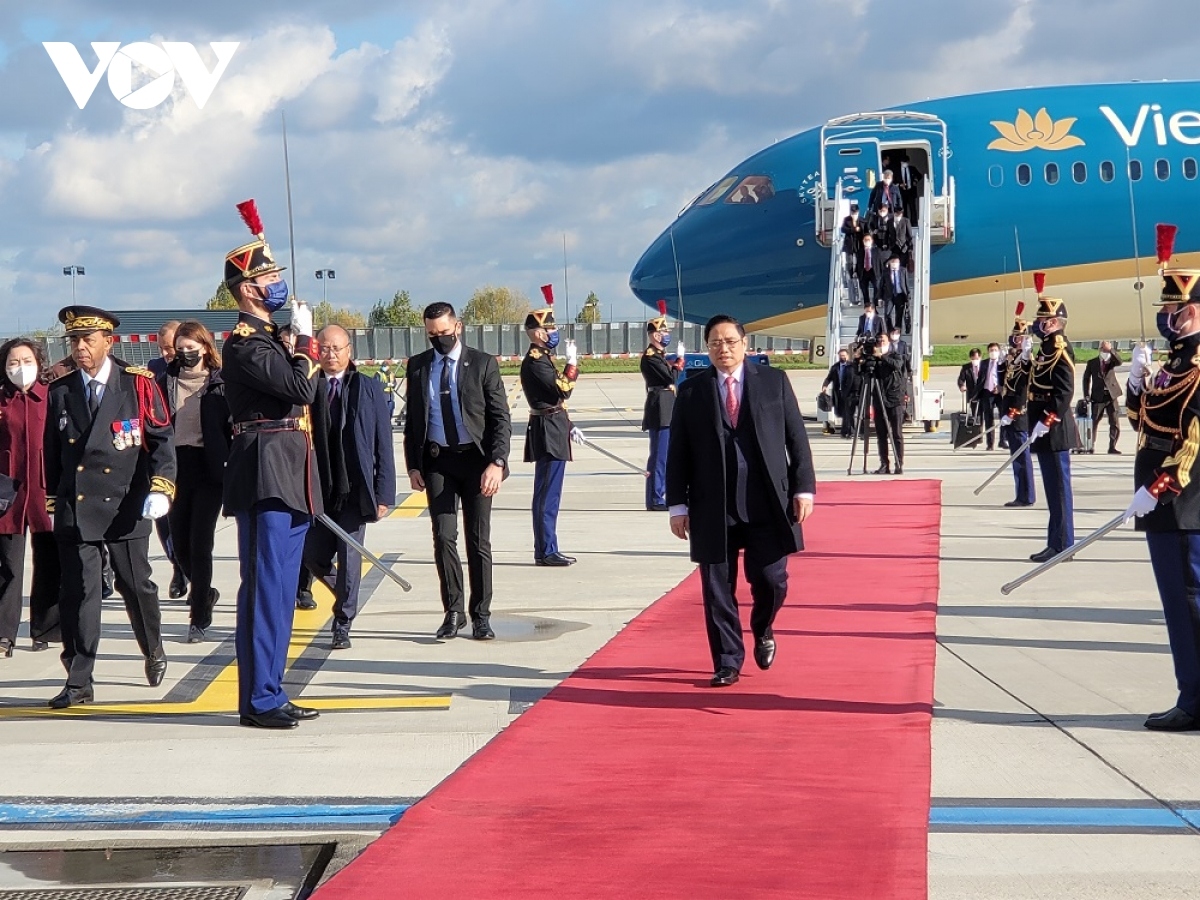 pm pham minh chinh begins france visit picture 1