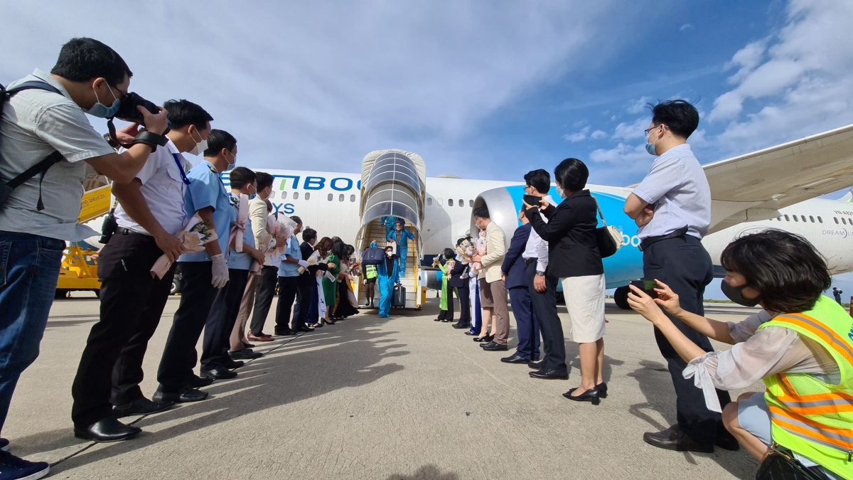 Chuyến bay đưa du khách nước ngoài đến tỉnh Khánh Hòa.