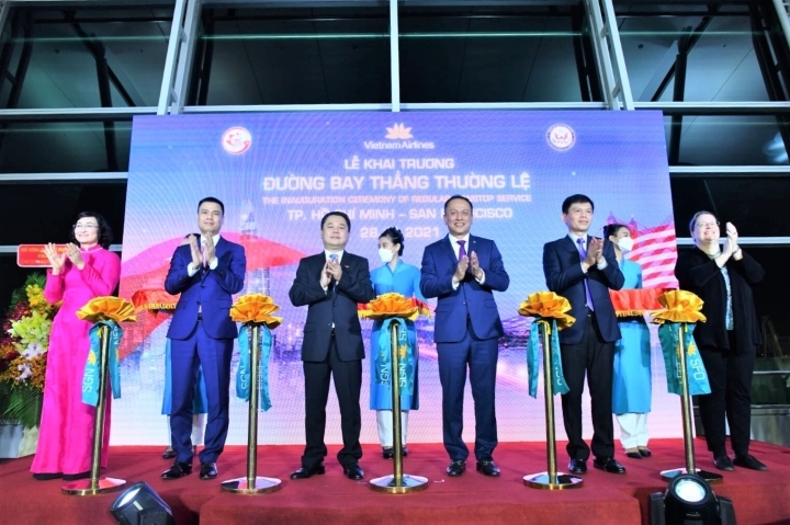 vietnam airlines operates first regular direct flight to us picture 1
