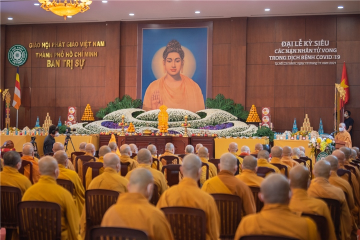 Ngày 18/11, Hội đồng Trị sự Giáo hội Phật giáo Việt Nam văn phòng 2 Trung ương và Ban Trị sự Giáo hội Phật giáo Việt Nam TP.HCM đồng tổ chức đại lễ kỳ siêu người qua đời vì COVID-19, tại Việt Nam Quốc tự (quận 10, TP.HCM).