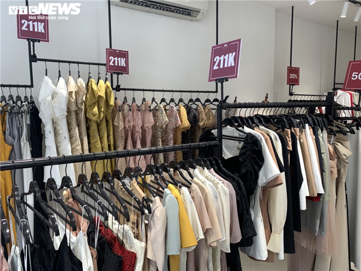local fashion market remains quiet on singles day picture 12