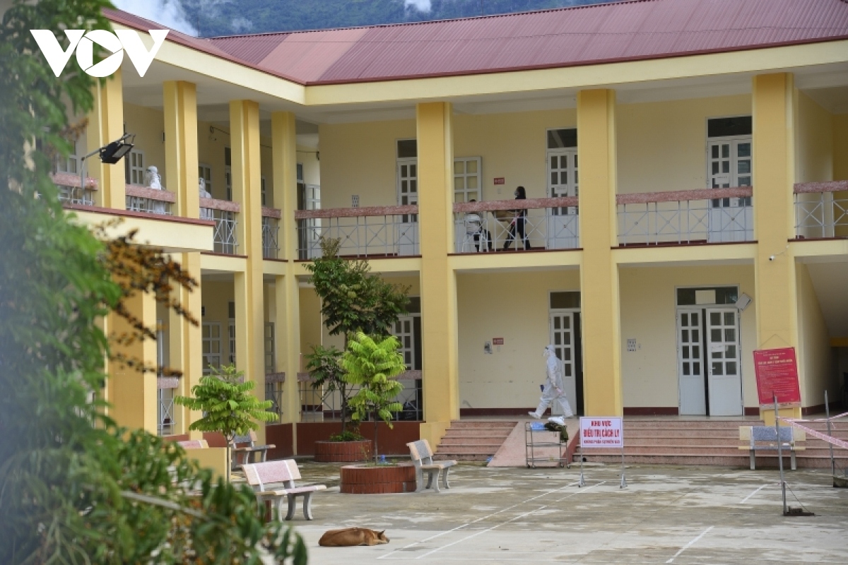 Primary and secondary schools will be used as isolation areas, with the local administration aiming to set up isolation areas for up to 800 F0 cases.