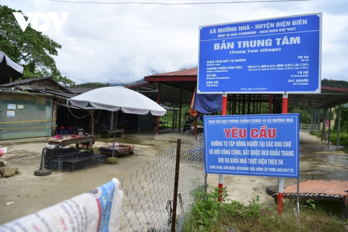 A large number of food outlets and markets in Muong Nha commune of Dien Bien province are forced to shut down amid COVID-19 fears.