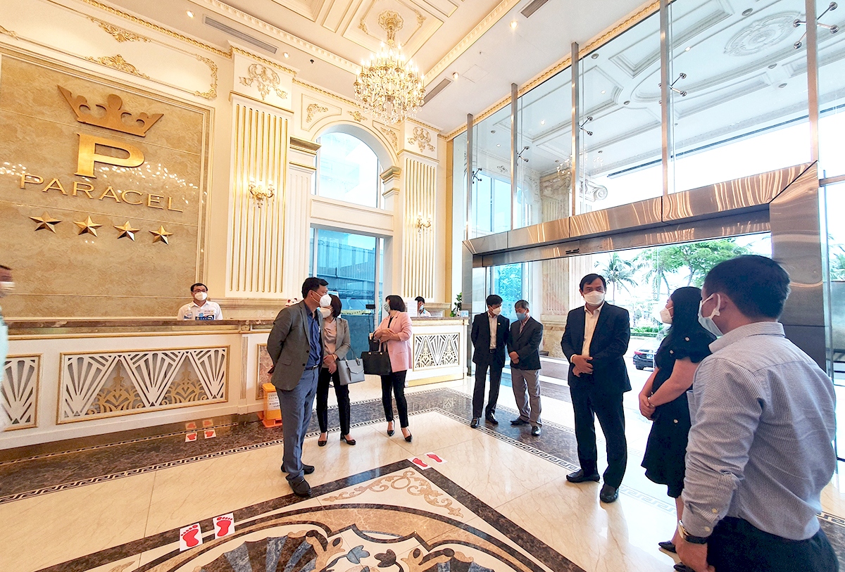 Tổng cục trưởng Nguyễn Trùng Khánh dẫn đầu đoàn Tổng cục Du lịch kiểm tra việc chuẩn bị đón khách quốc tế ở Đà Nẵng hôm 14/11. Nguồn: Tổng cục Du lịch
