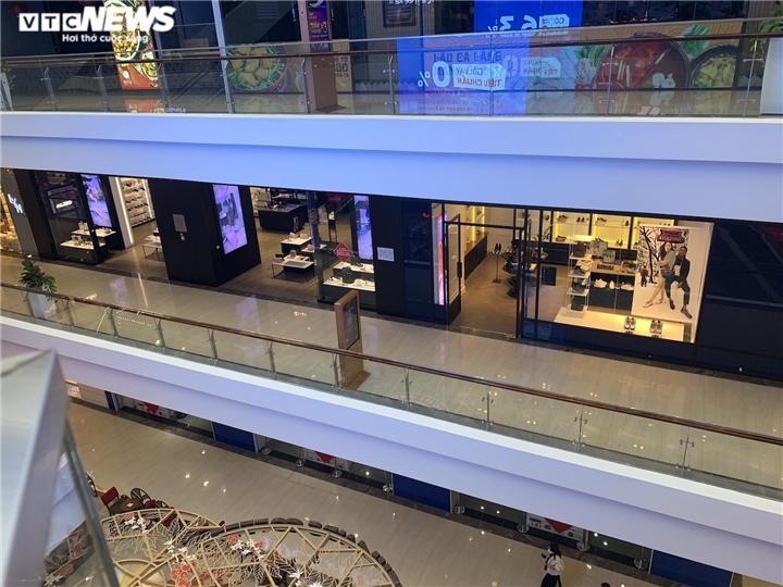 fashion outlets, trading centres remain doom and gloom in hanoi picture 7 fashion outlets, trading centres remain doom and gloom in hanoi picture 7