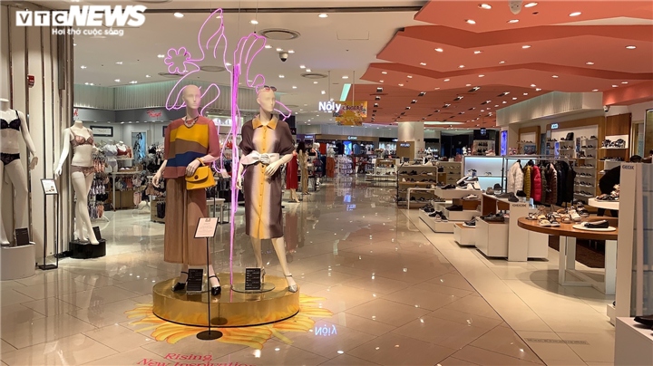 fashion outlets, trading centres remain doom and gloom in hanoi picture 8 fashion outlets, trading centres remain doom and gloom in hanoi picture 8