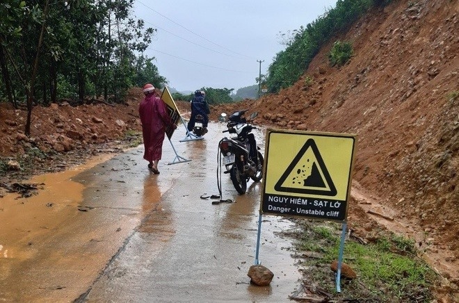 central provinces hit by flooding and landslides picture 2