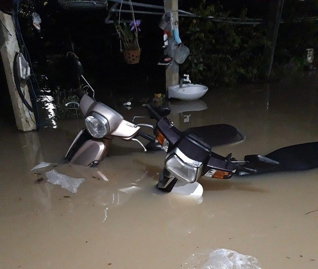 central provinces hit by flooding and landslides picture 3