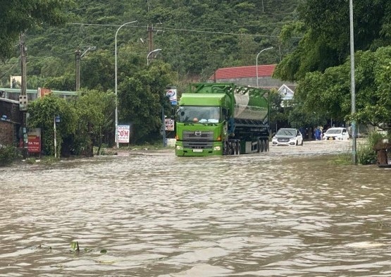 floods leave central region deep under water picture 3