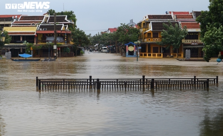 floods leave central region deep under water picture 7 floods leave central region deep under water picture 7