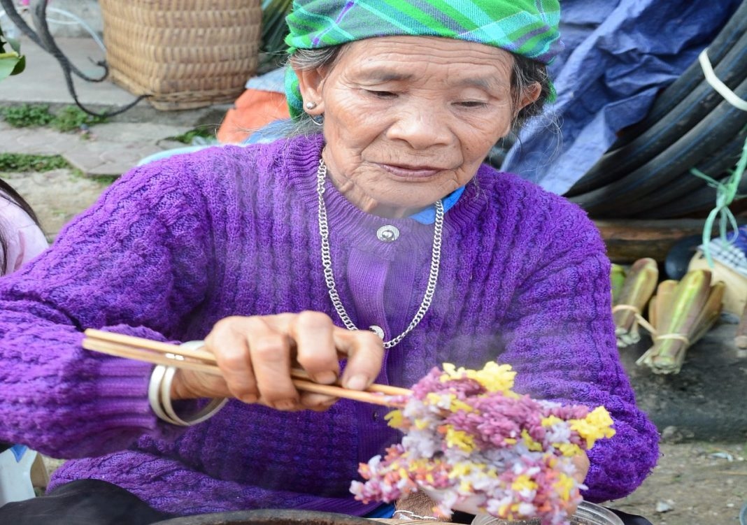 five-color steamed sticky rice in bac ha, lao cai province picture 1