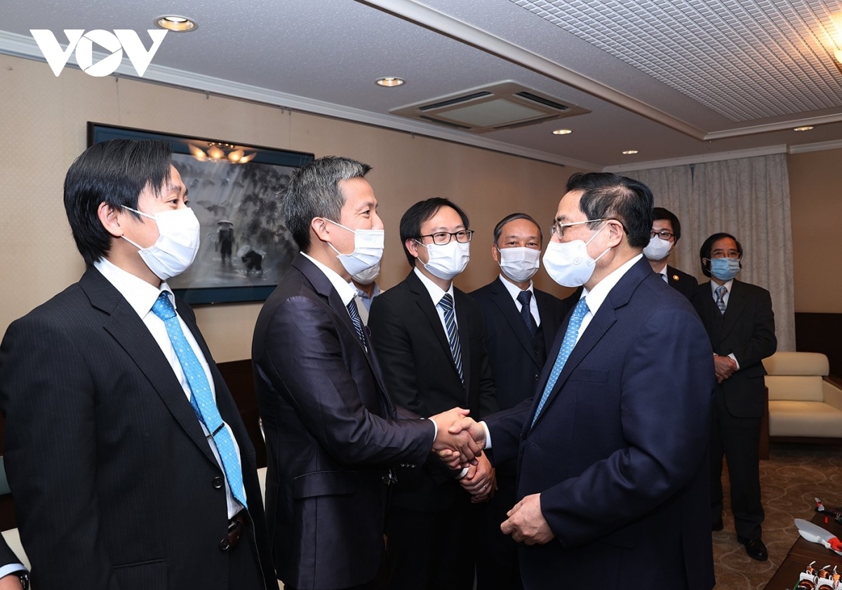 government chief meets vietnamese intellectuals in japan picture 2