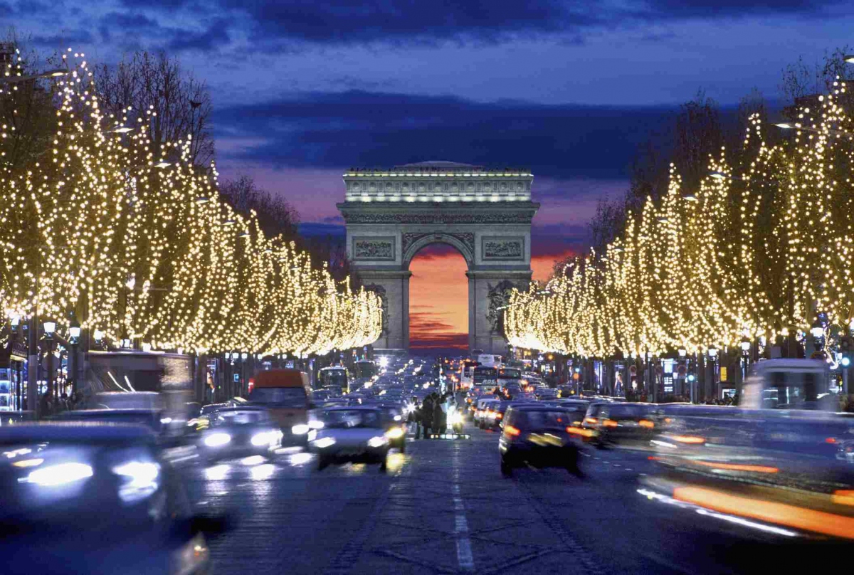 thap sang Dai lo champs Elysees, mua giang sinh 2021 chinh thuc bat dau hinh anh 1