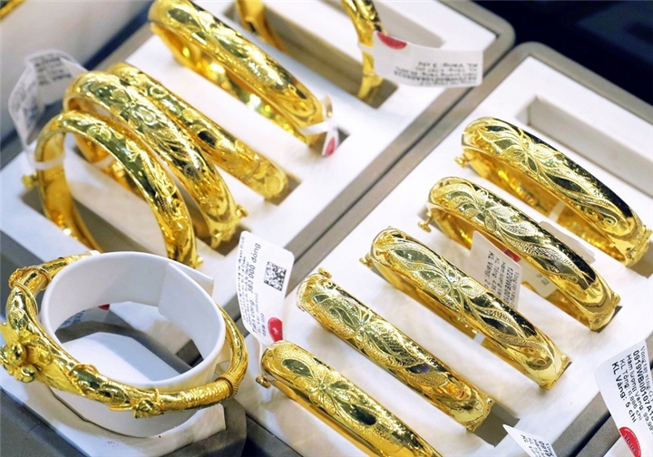 domestic gold prices reach one-year high picture 1