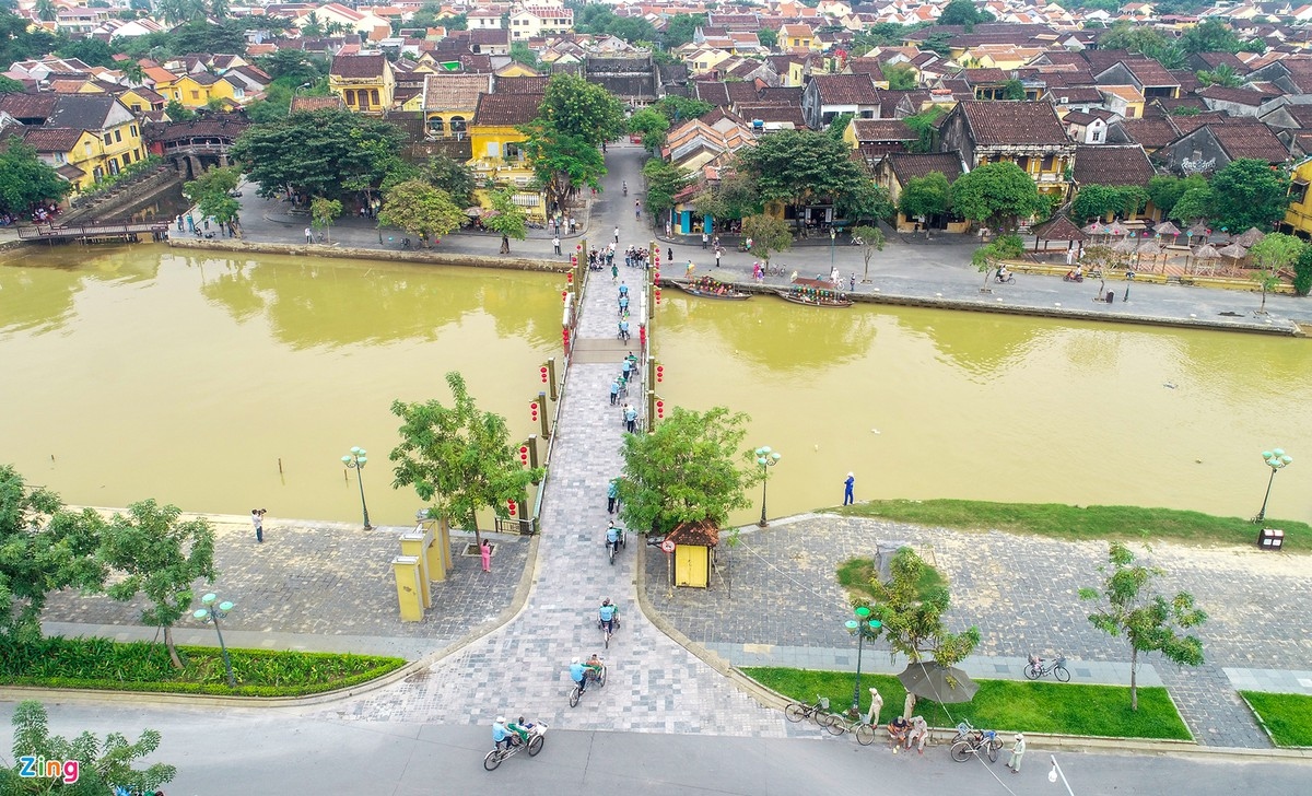 foreign visitors eager to discover hoi an after two years of closures picture 11