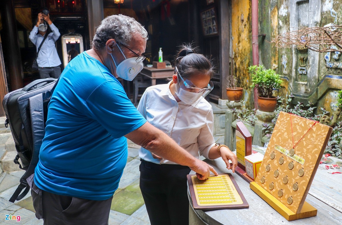 foreign visitors eager to discover hoi an after two years of closures picture 9