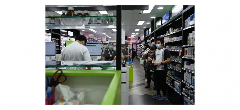 Hôm nay vaccine Pfizer, vaccine chủ lực trong chương trình tiêm mũi tăng cường bắt đầu được tiêm tại các hiệu thuốc. Nguồn KATE GERAGHTY