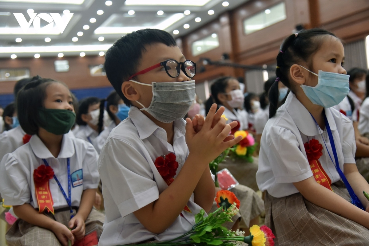 ha noi se linh hoat dieu chinh viec di hoc tro lai neu so ca tang hinh anh 1