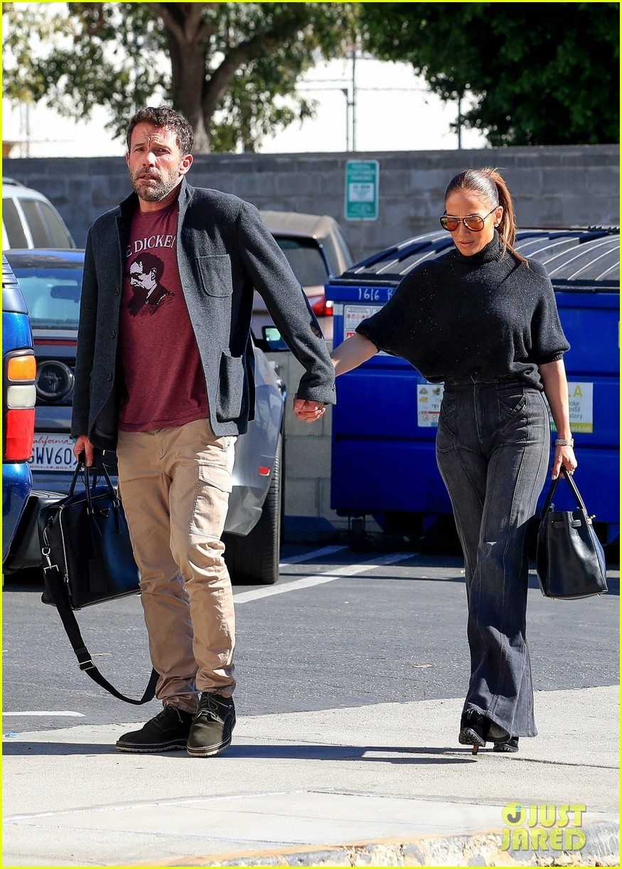 jennifer lopez va ban trai ben affleck nam tay tinh cam den phong thu hinh anh 7