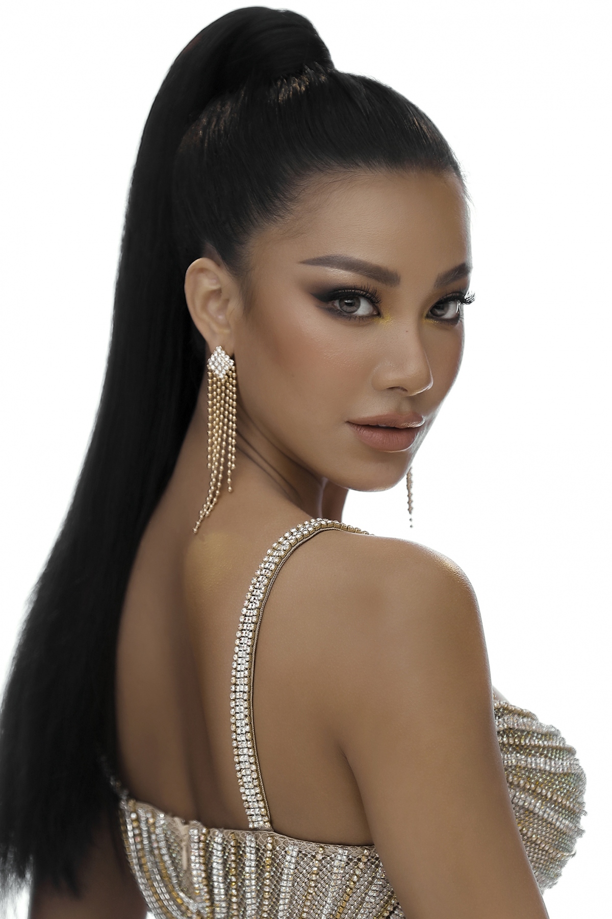 Kim Duyên đã chính thức khởi hành sang Israel vào tối 26/11 để tham dự Miss Universe 2021 lần thứ 70.
