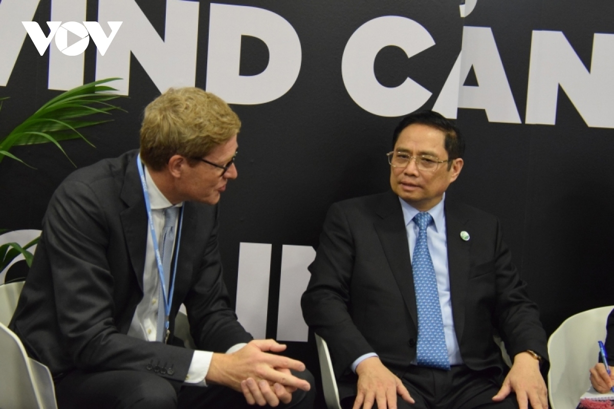 standard chartered to invest us 8 billion in vietnam s sustainable development picture 3