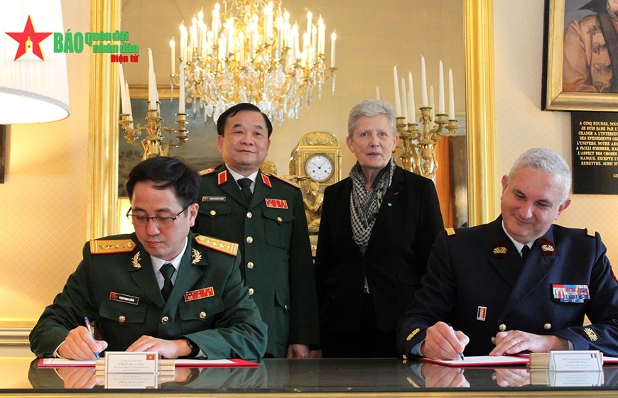 Vietnam and France sign a Letter of Intent on military medical cooperation. (Photo: qdnd.vn)