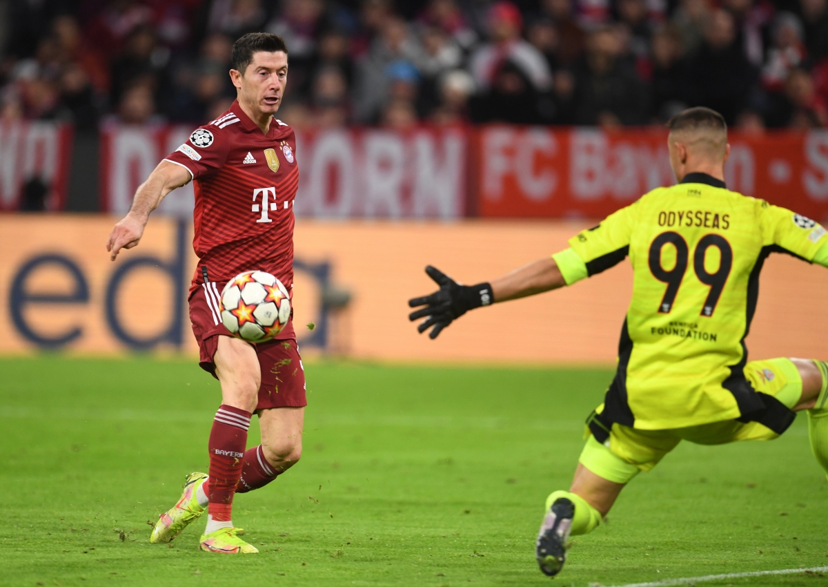 Lewandowski ghi hat-trick đem về chiến thăng tưng bừng cùng tấm vé vượt qua vòng bảng cho Bayern Munich. (Ảnh: Reuters). 