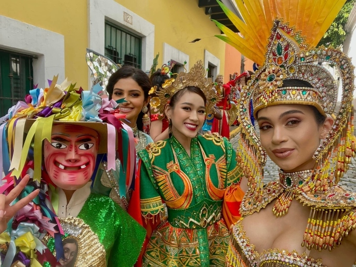 Do Thi Ha (third from left) joins other contestants as they pose on the streets of Puerto Rico to prepare for the Dances of the World segment which will be broadcast as part of the grand final of the 2021 Miss World pageant on December 17.