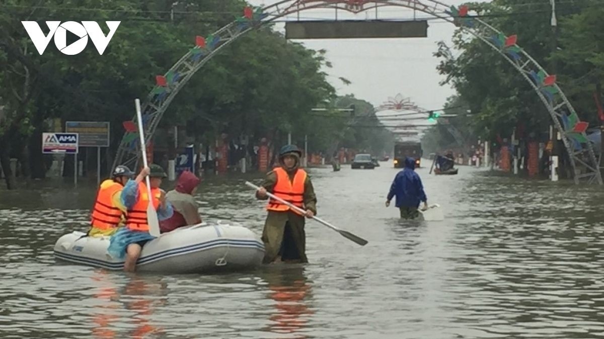 thoi tiet ngay 25 11 mien trung co mua vua, de phong sat lo dat va ngap ung cuc bo hinh anh 1