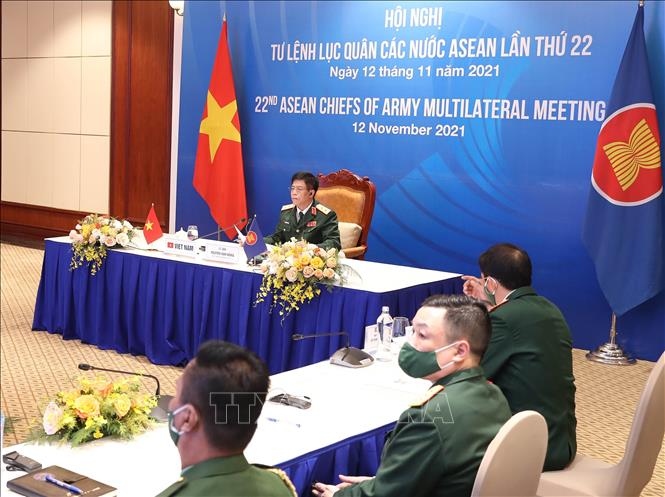 Lieutenant General Nguyen Van Nghia, Deputy Chief of the General Staff of the Vietnam People's Army attends the virtual 22nd ASEAN Chief of Army Multilateral Meeting (ACAMM-22) (Photo:VNA)