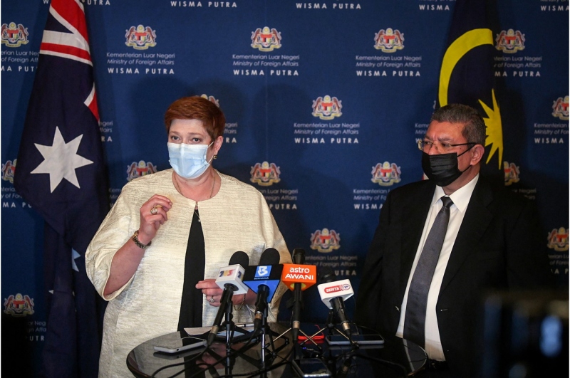 Ngoại trưởng Australia Marise Payne (trái) trong cuộc họp báo với Ngoại trưởng MalaysiaDatuk Saifuddin Abdullah. Ảnh: Bernama.