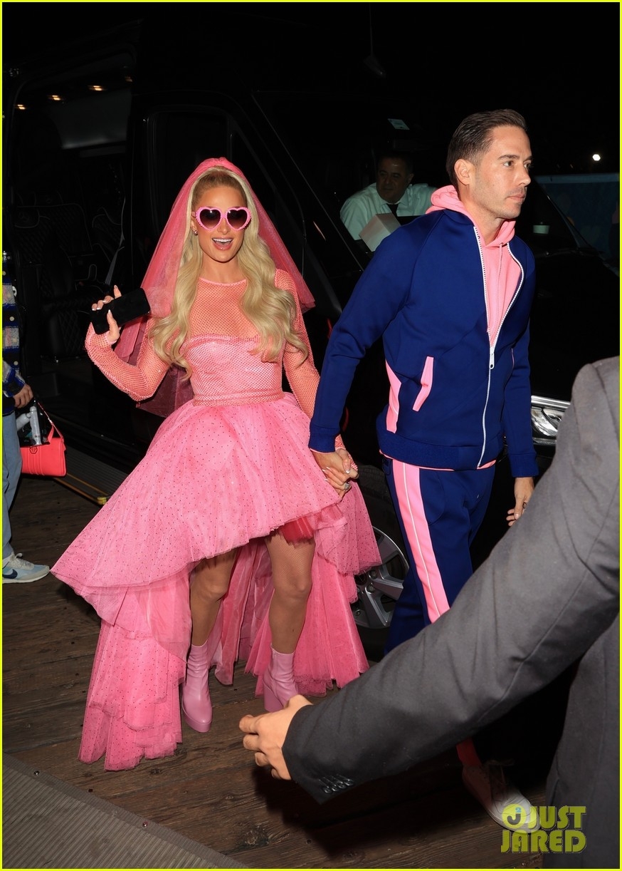 paris hilton dien vay cuoi hong ruc, to chuc tiec mung tren ben tau santa monica hinh anh 4