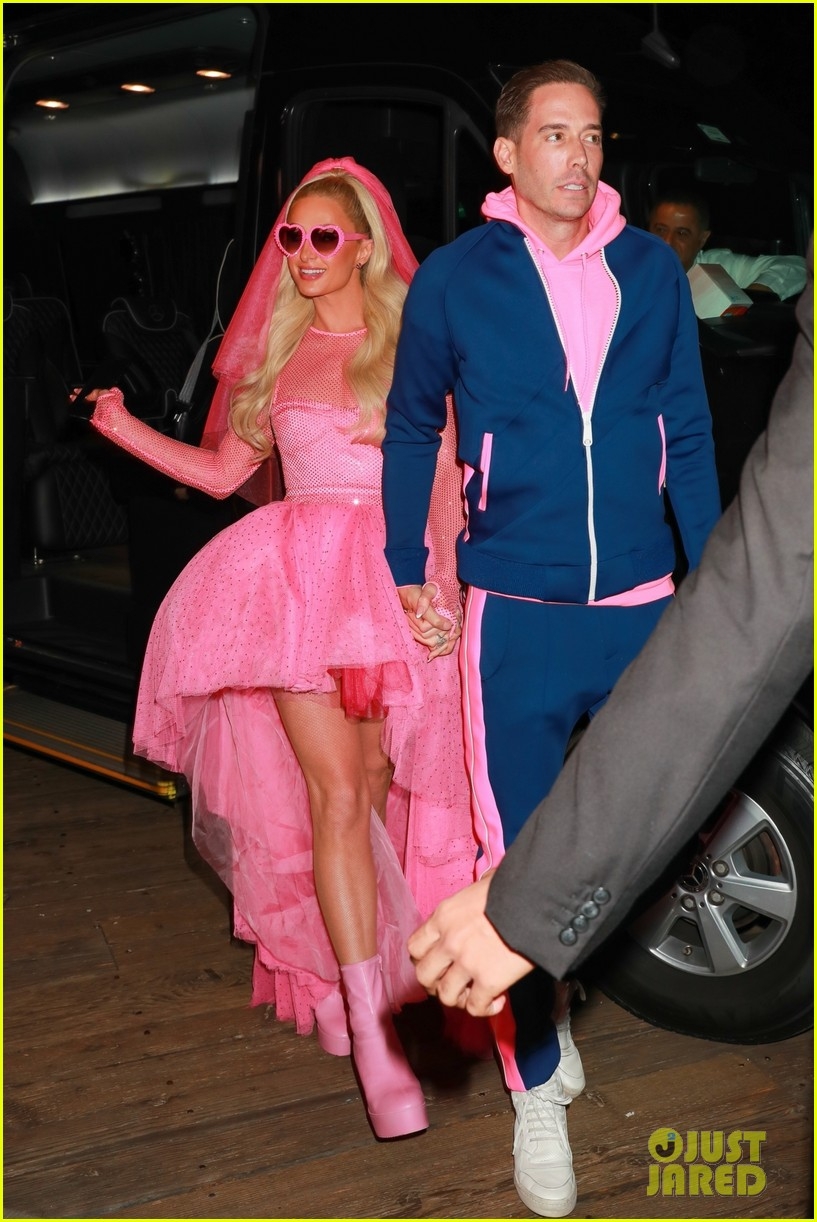paris hilton dien vay cuoi hong ruc, to chuc tiec mung tren ben tau santa monica hinh anh 5